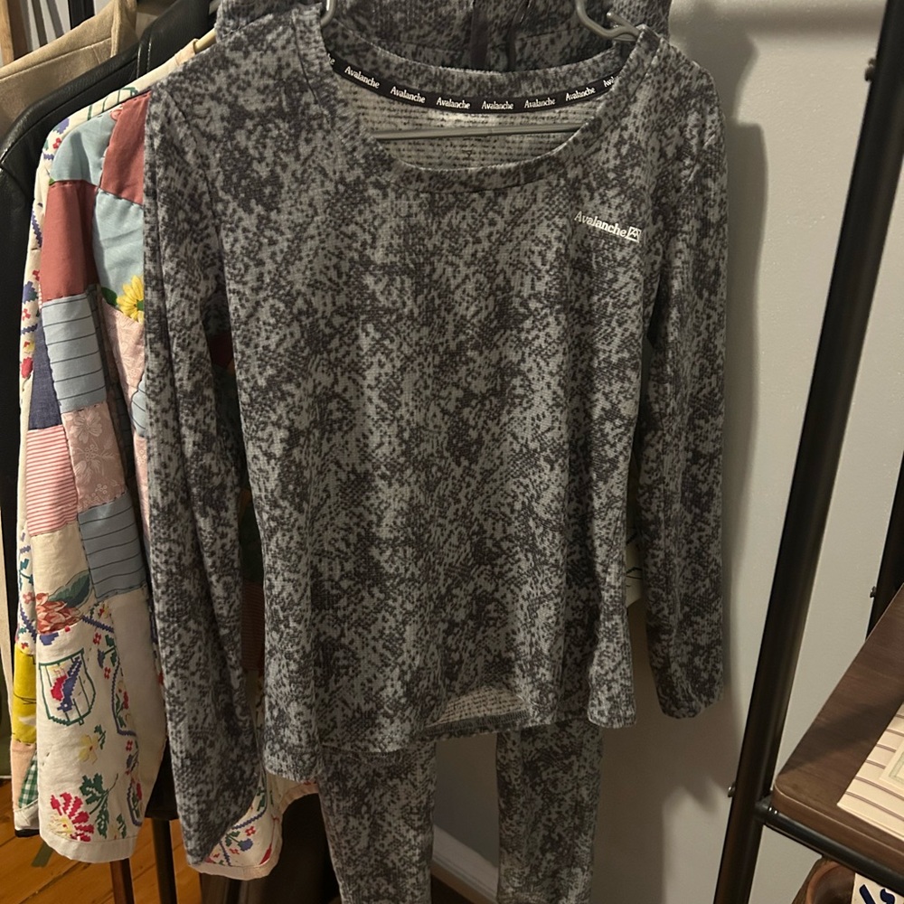 Avalanche Gray Patterned Long Sleeve Top and Pants Base Layer Set